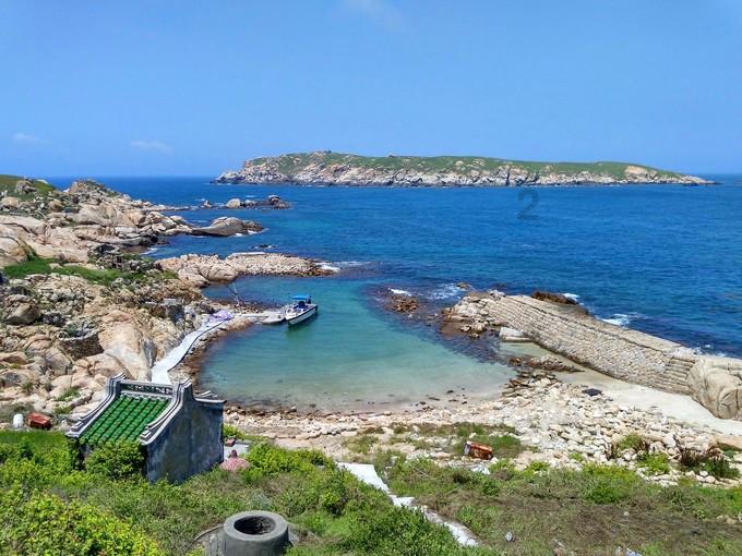 夏季热带海滩逃生